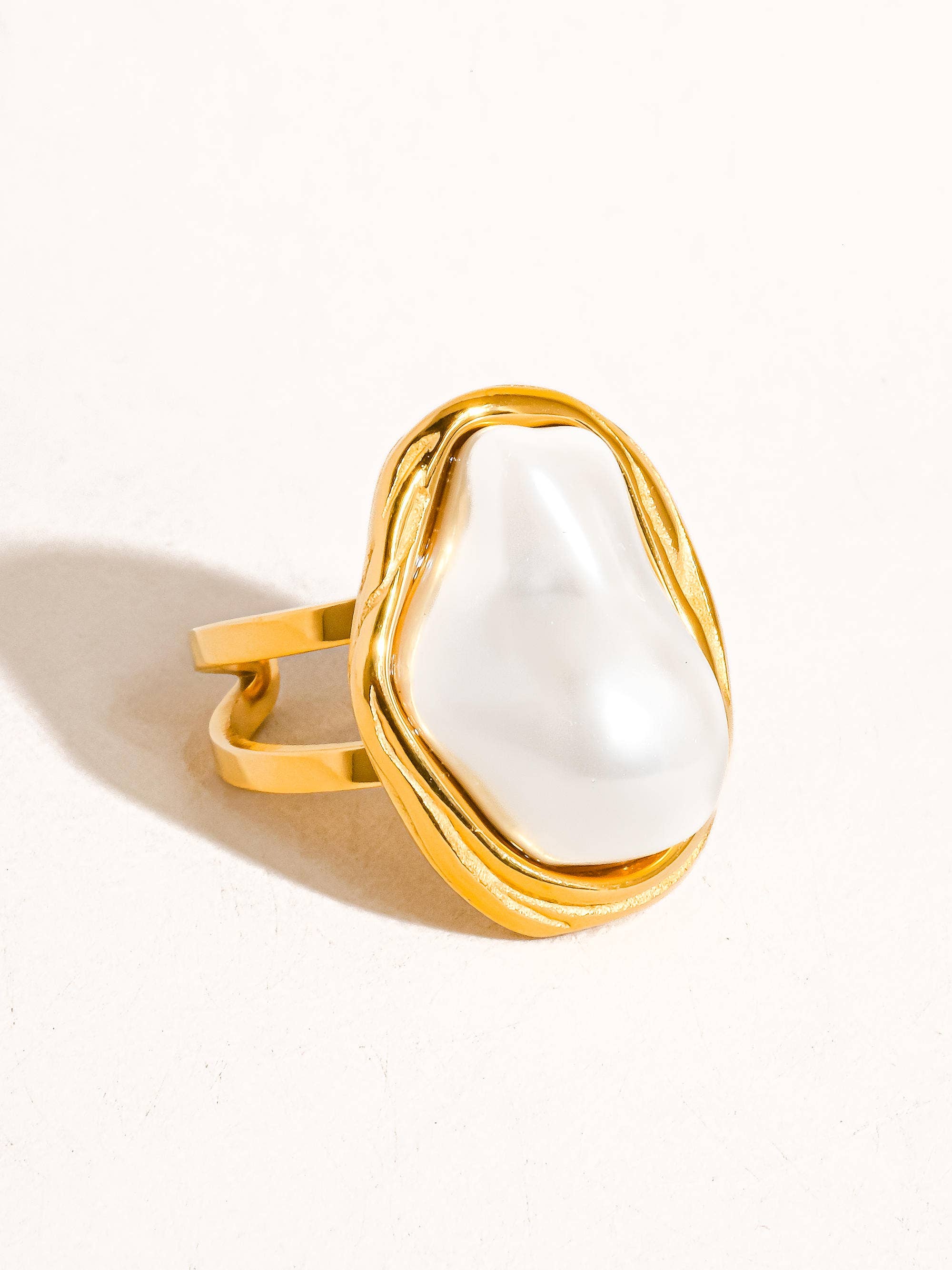 18K Gold Non-Tarnish Classic Pearl Round Ring: