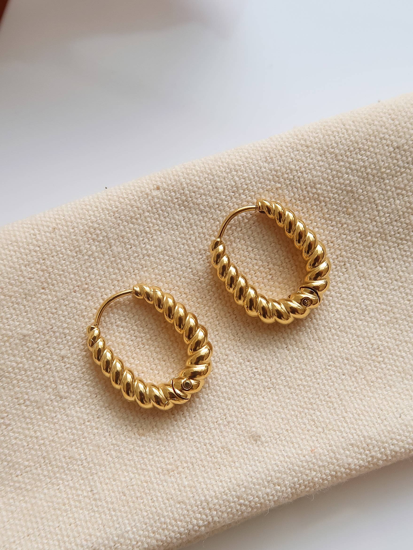 Oval Twisted Hoop Earrings Non-Tarnish