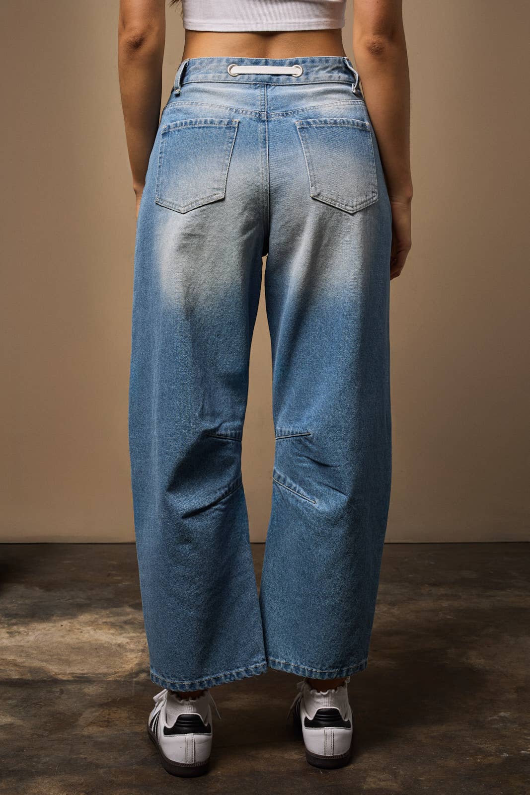 HIGH-RISE EYELET DETAIL BARREL JEANS