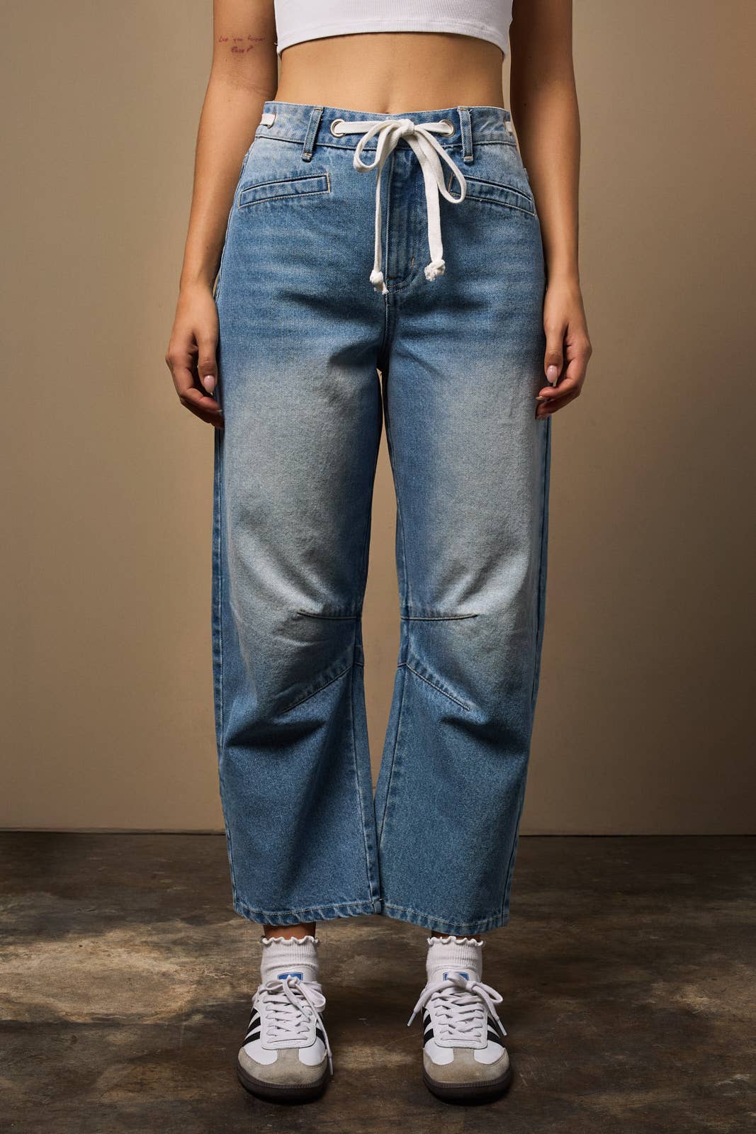 HIGH-RISE EYELET DETAIL BARREL JEANS