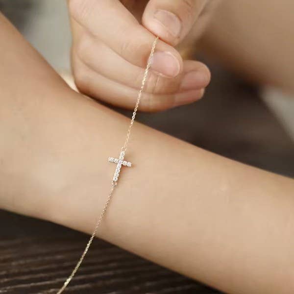 18K GOLD CROSS BRACELET