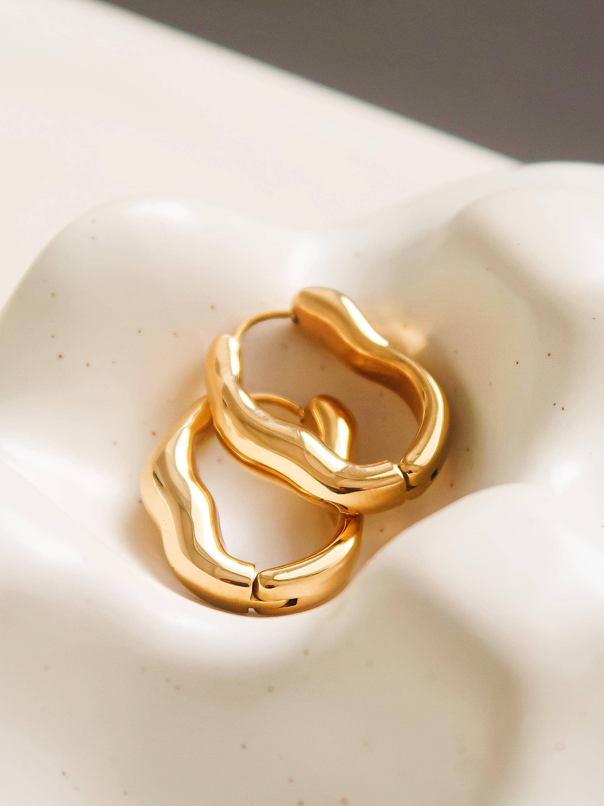 18K Yellow Gold Non-Tarnish Oval Hoop Earring