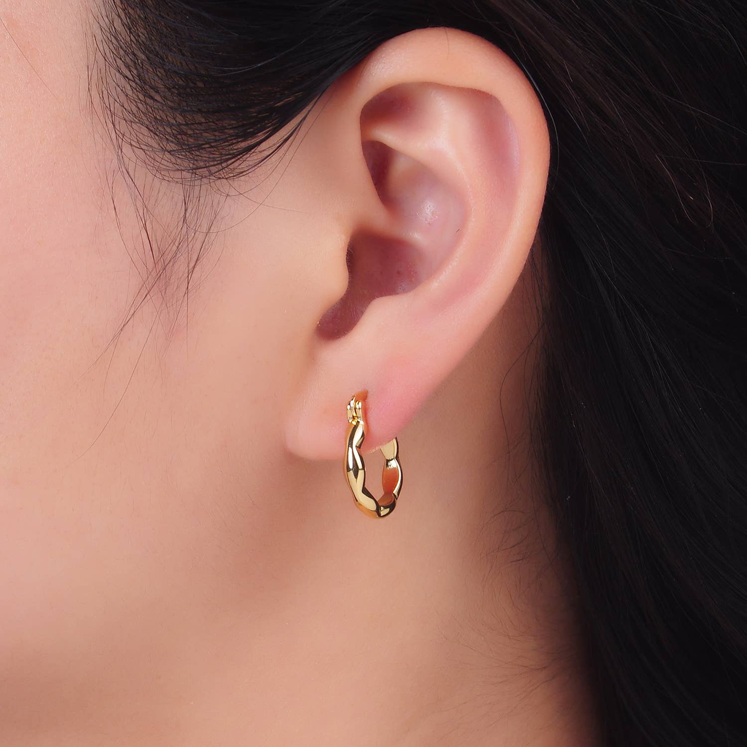 Twisted Gold Hoop Earrings – Modern Chunky Style