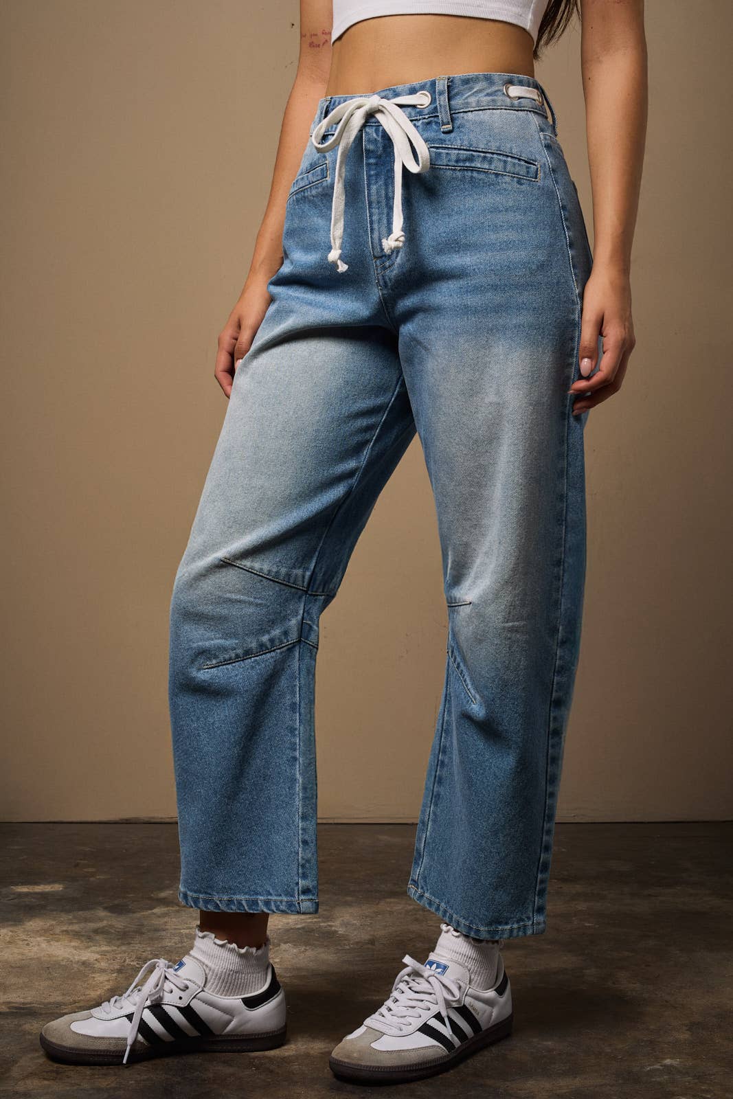 HIGH-RISE EYELET DETAIL BARREL JEANS