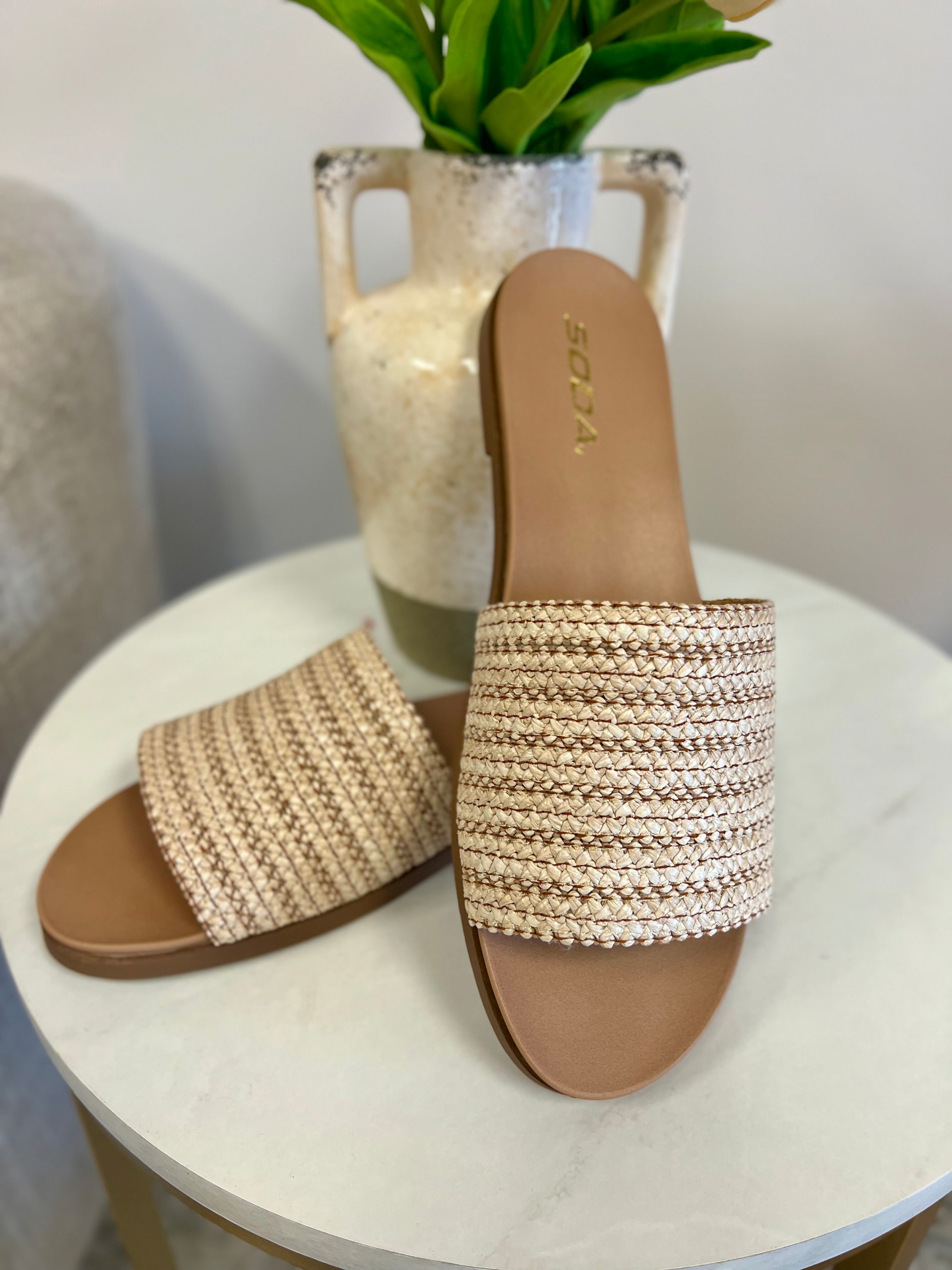 Natural Raffia Slide
