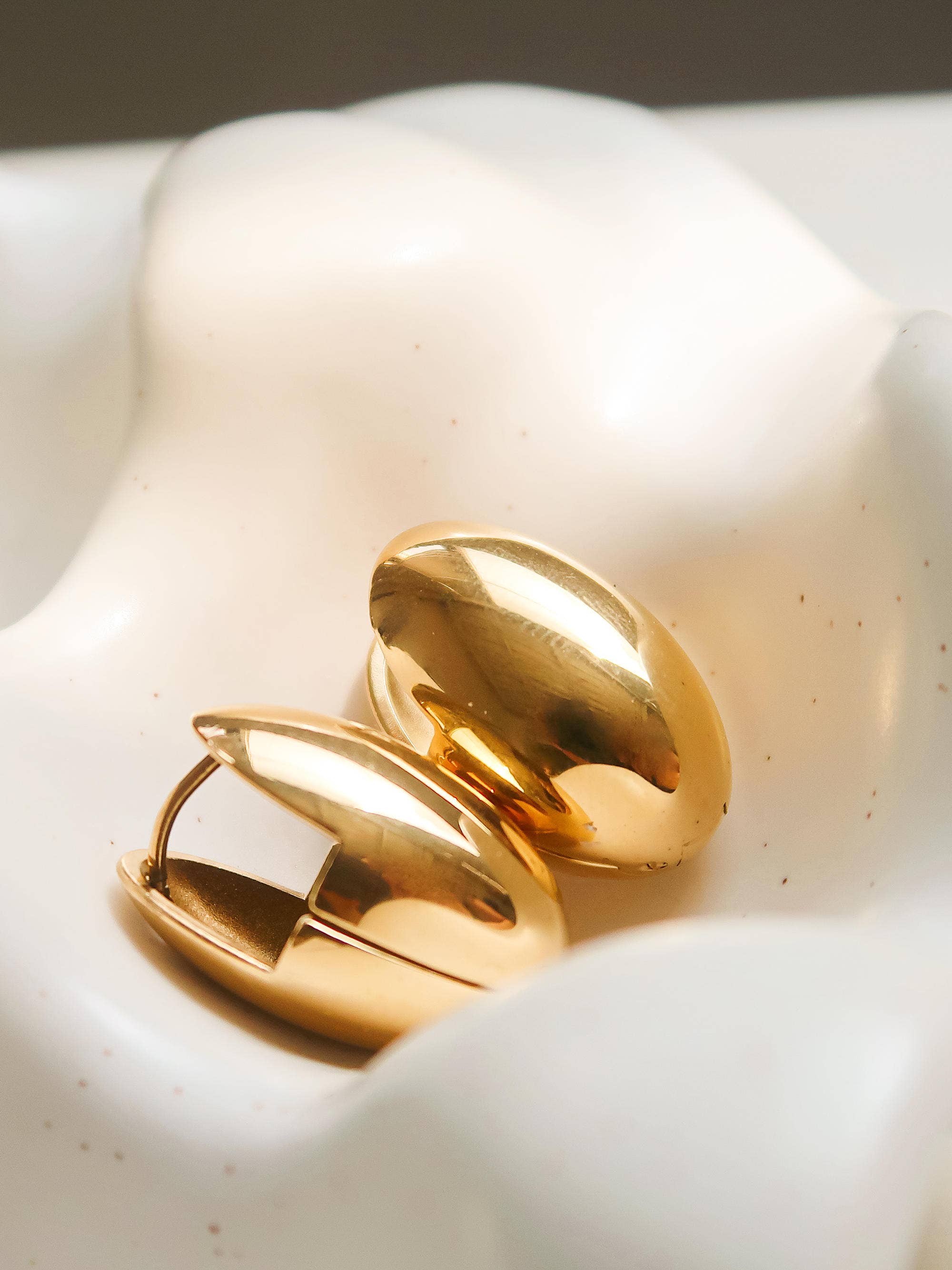 18K Gold Non-Tarnish Classic Oval Droplet Earring