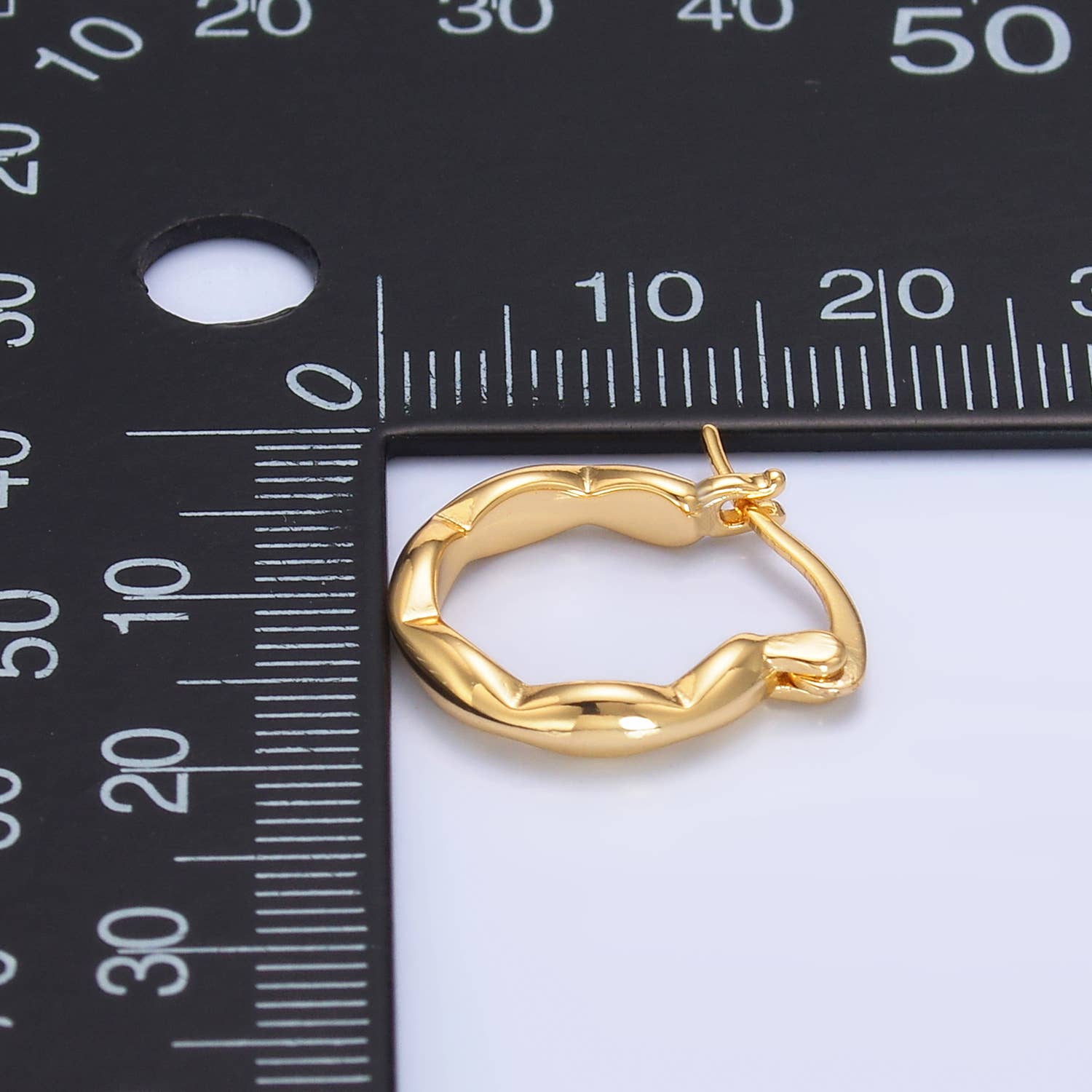 Twisted Gold Hoop Earrings – Modern Chunky Style