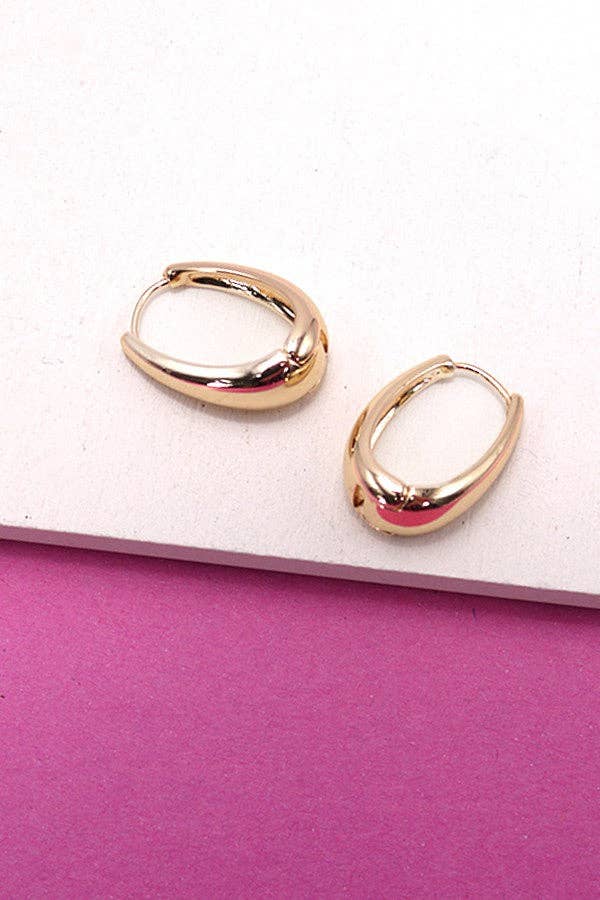 OVAL CHUNKY HUGGIE HOOP EARRINGS