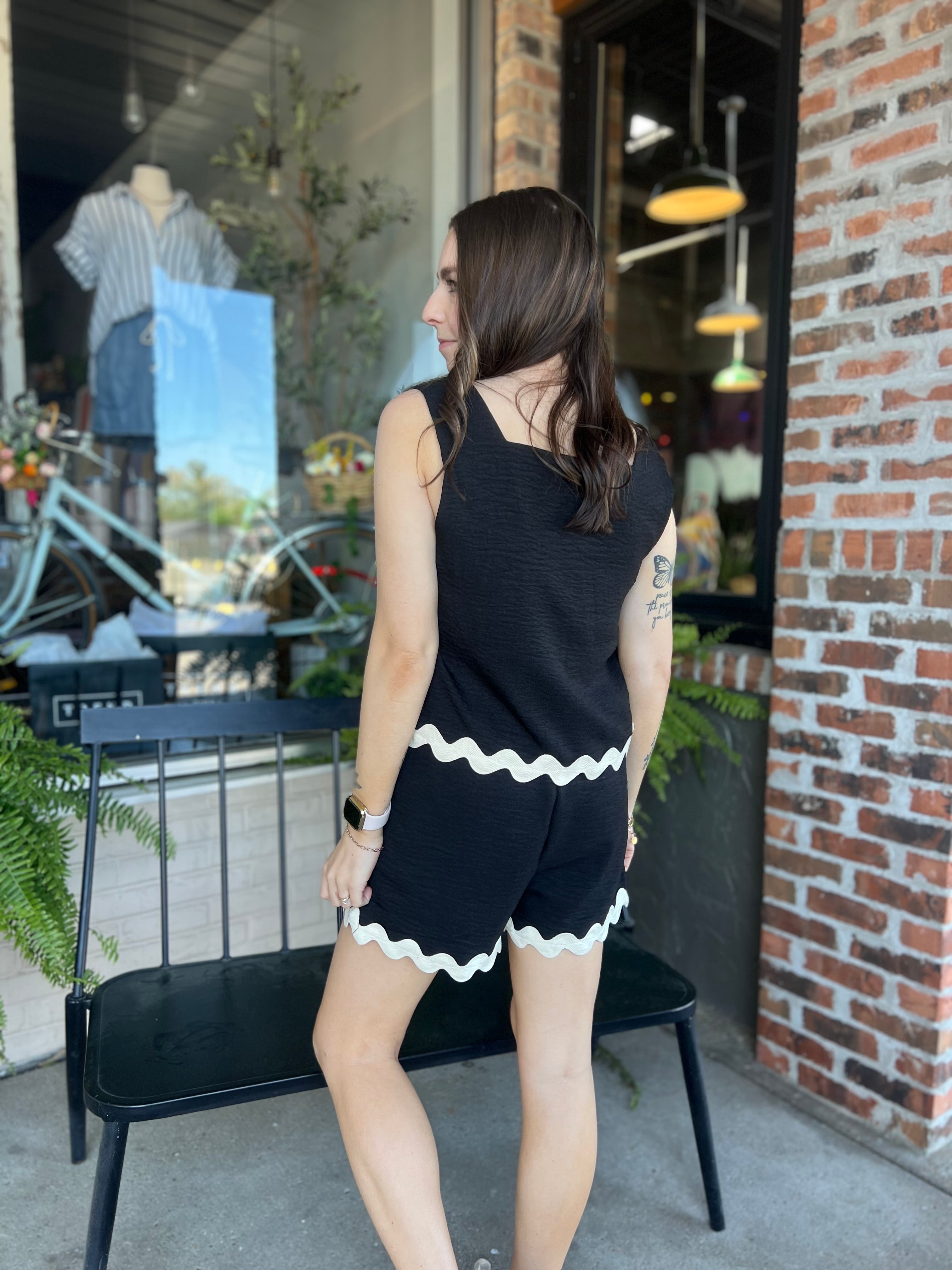 Black Wavy Hem Tank