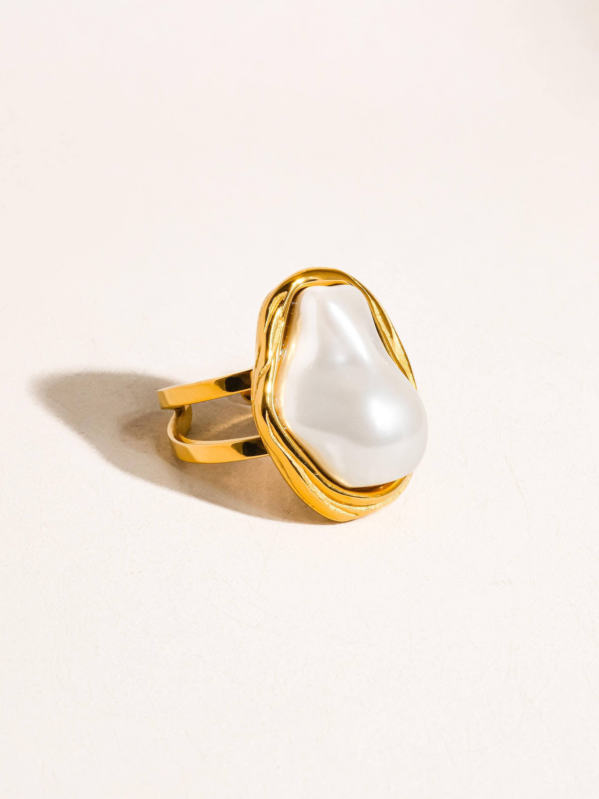 18K Gold Non-Tarnish Classic Pearl Round Ring: