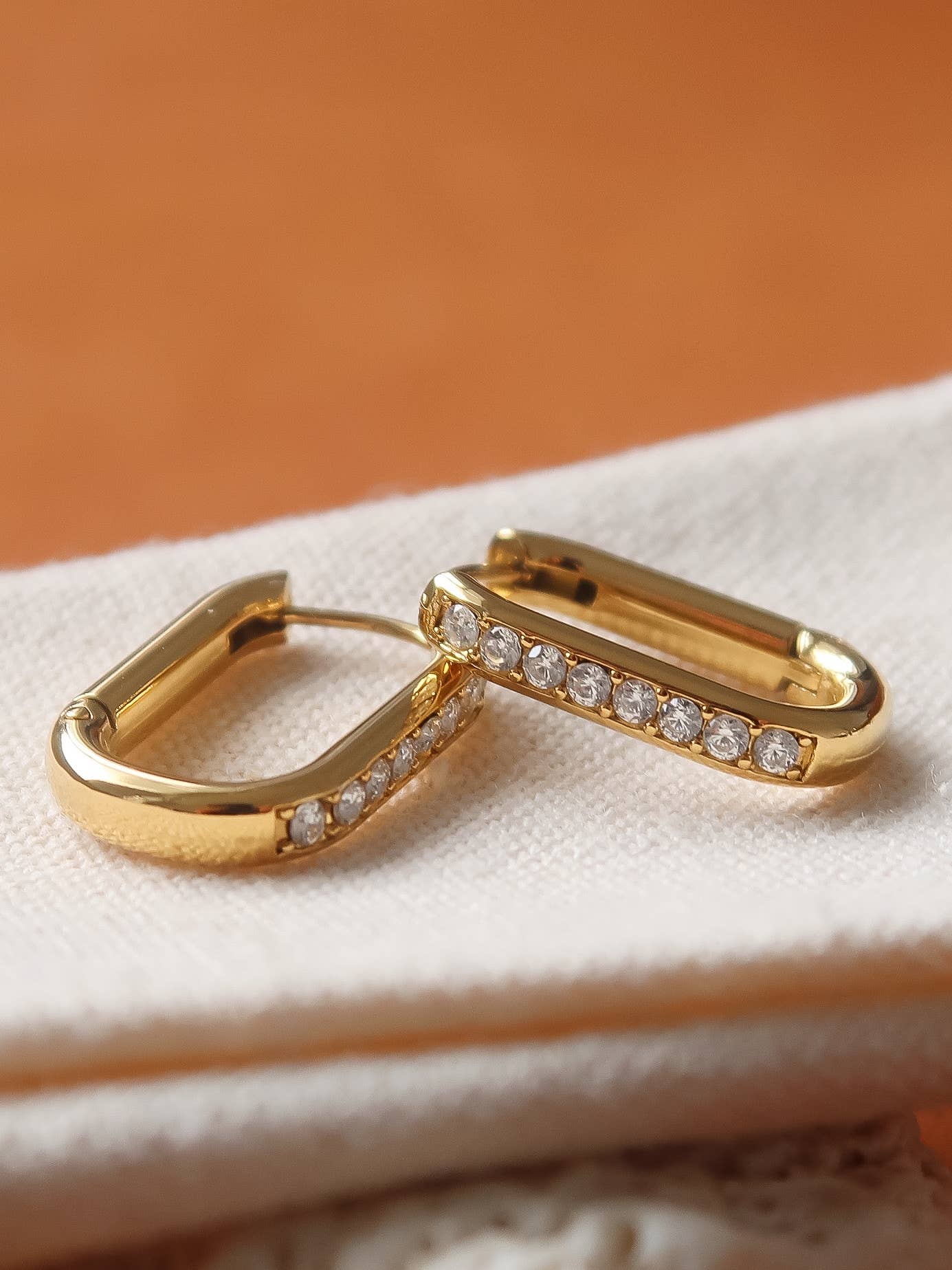 Oval Huggie Earrings Non-Tarnish