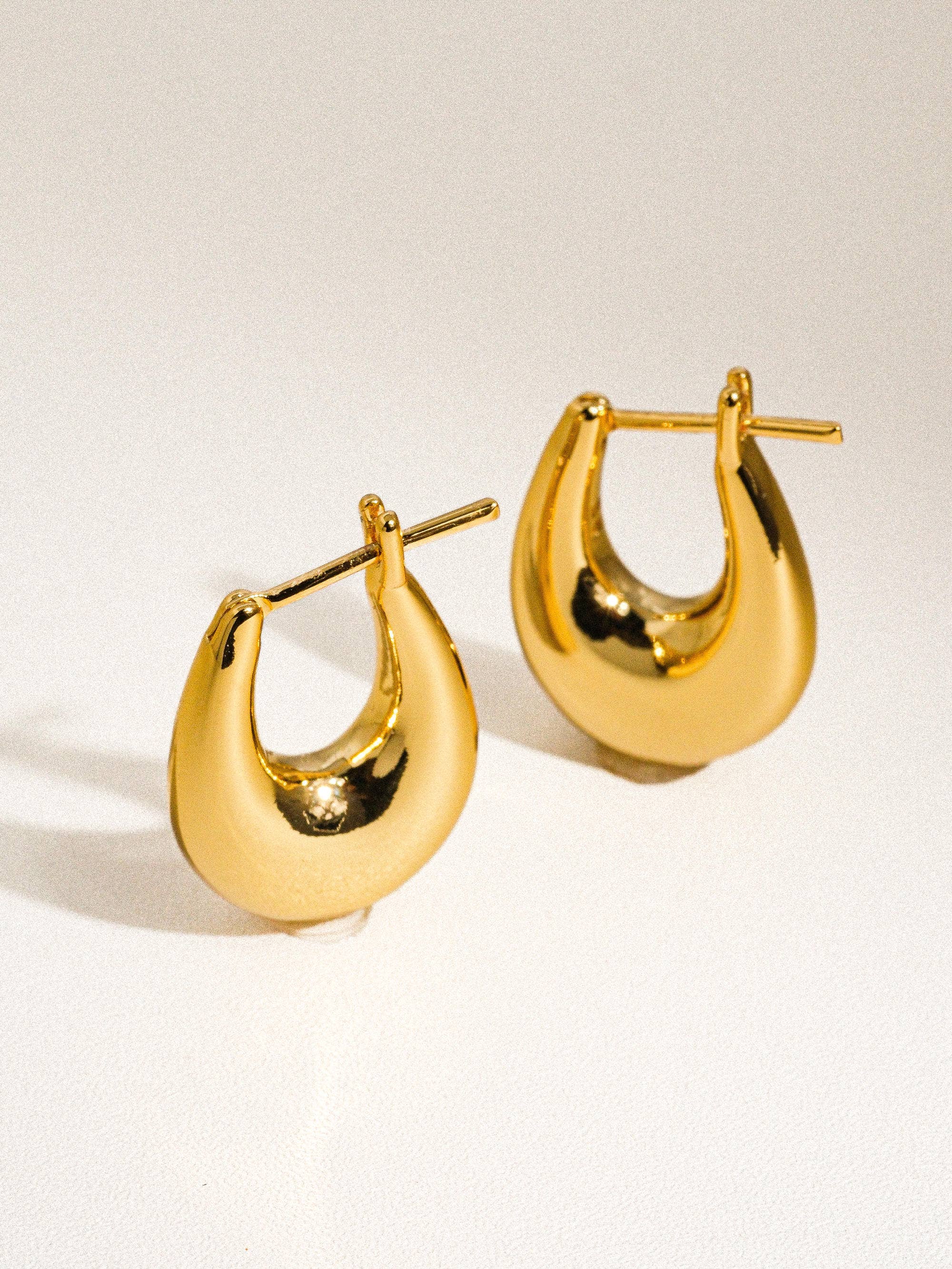 Gold 18K Classic Droplet Hoop Earring